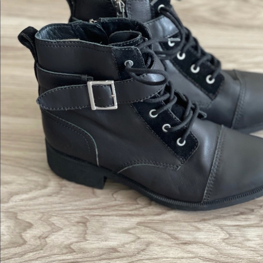 Ugg Women’s Combat Boots size 9 - Picture 3 of 12